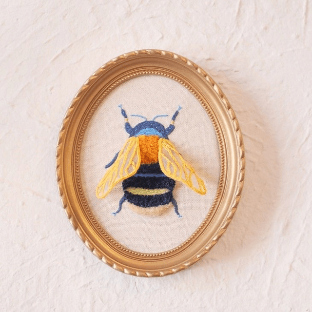 Ma Bumble Bee – Stumpwork & Punch Needle · 12 cm
