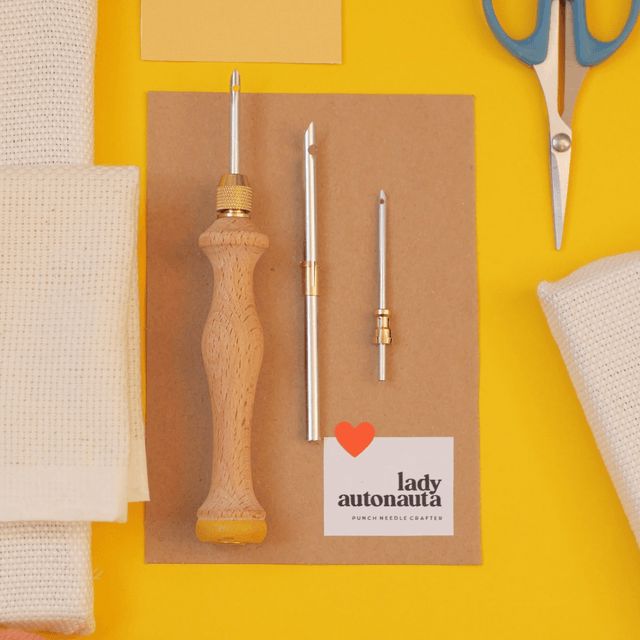 Aiguille à puncher ajustable-interchangeable en bois