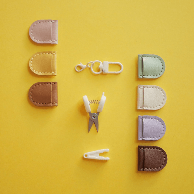 Mini ciseaux style japonais – acier inoxydable avec boucle à crochet colorée et étui en cuir