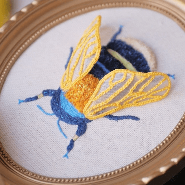 Ma Bumble Bee – Stumpwork & Punch Needle · 12 cm