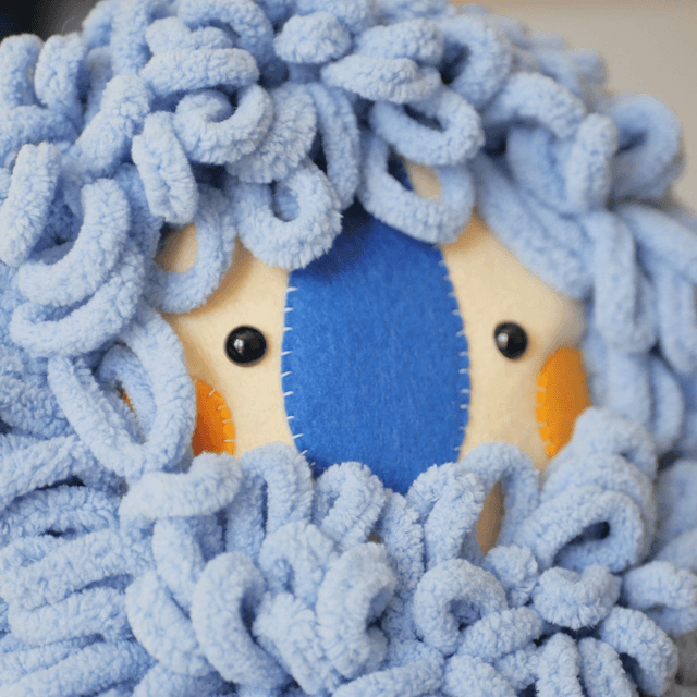 Mini doudou déco | A blue monster