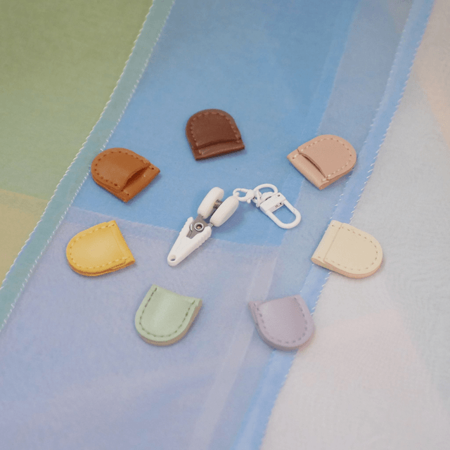 Mini ciseaux style japonais – acier inoxydable avec boucle à crochet colorée et étui en cuir