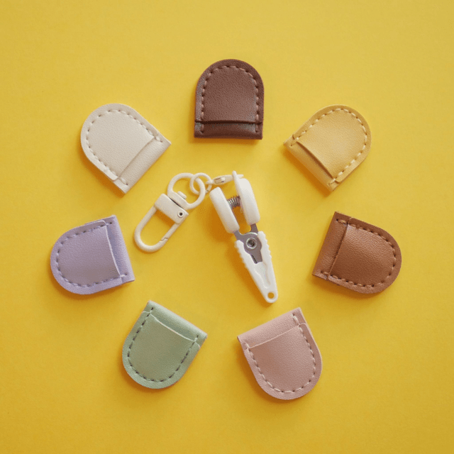 Mini ciseaux style japonais – acier inoxydable avec boucle à crochet colorée et étui en cuir