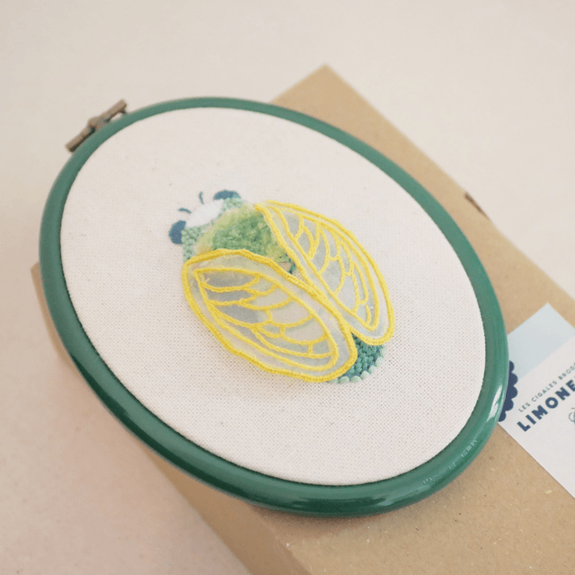 Les Cigales Brodées – Stumpwork & Punch Needle · 11.5 cm