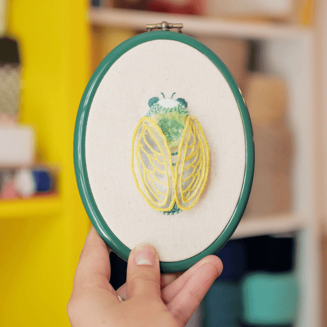 Les Cigales Brodées – Stumpwork & Punch Needle · 11.5 cm