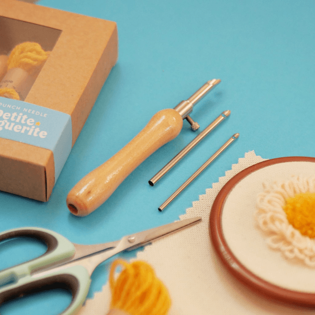 Kit Punch Needle Débutant – Petite Marguerite d’Automne | Broderie Magique DIY