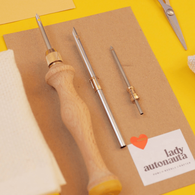 Aiguille à puncher ajustable-interchangeable en bois